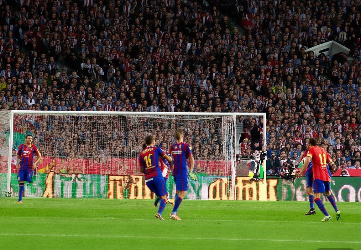 2015西甲巅峰对决：梅西苏亚雷斯领衔巴萨马竞传奇之战